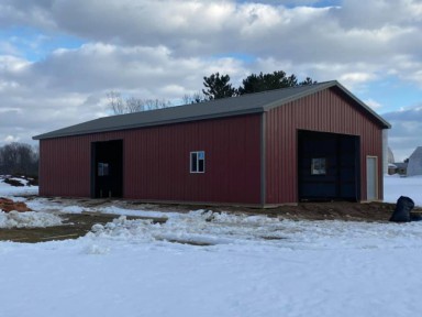 A new custom pole barn, constrcurted by Michigan Exterior Pros.