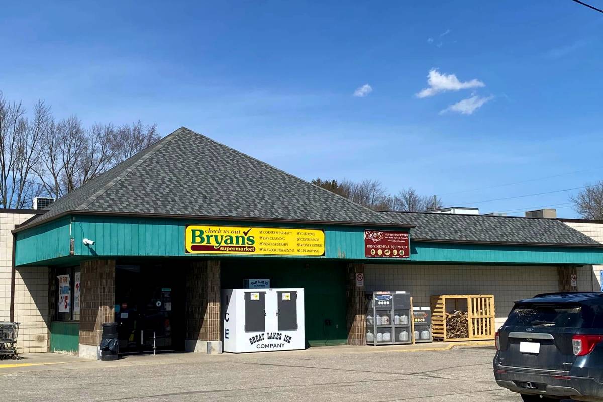 New charcole shingles installed on Bryans Supermarket in Lapeer county Michigan, by Michigan Exterior Pros.
